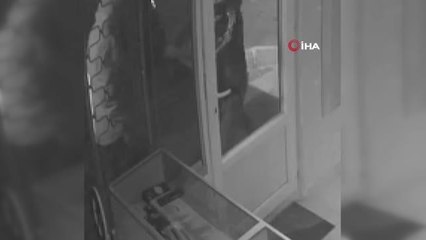 Teknik servise giren hırsızlar umduğunu bulamayınca geldikleri gibi geri gitti