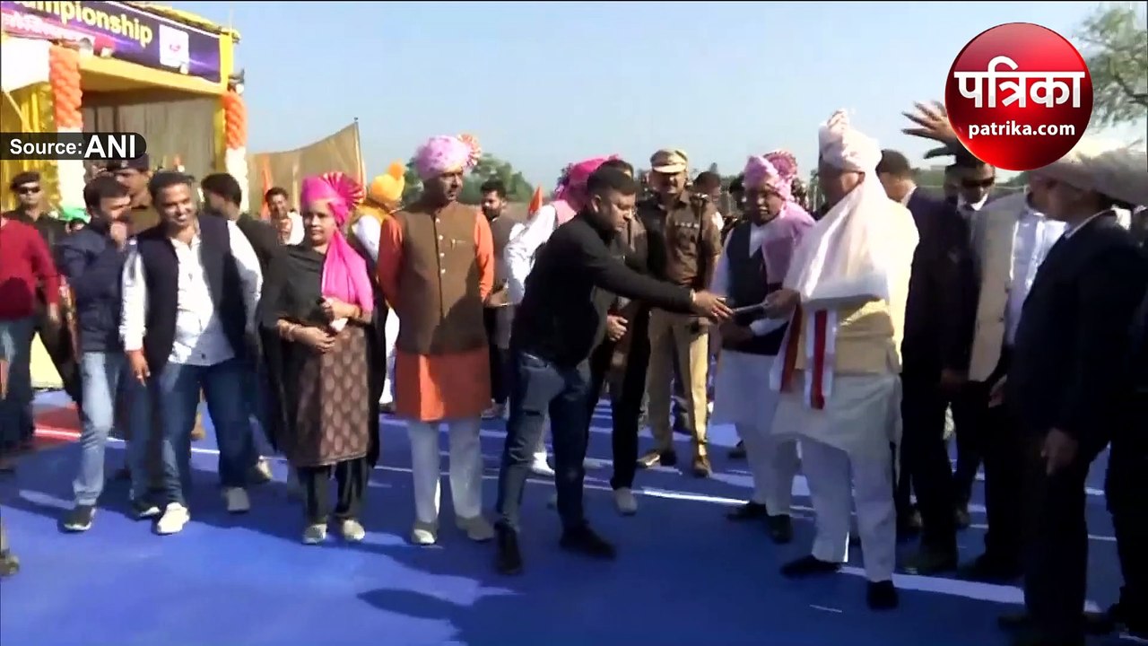 सीएम पुष्कर सिंह धामी को कबड्डी खेलता देख खिलाड...