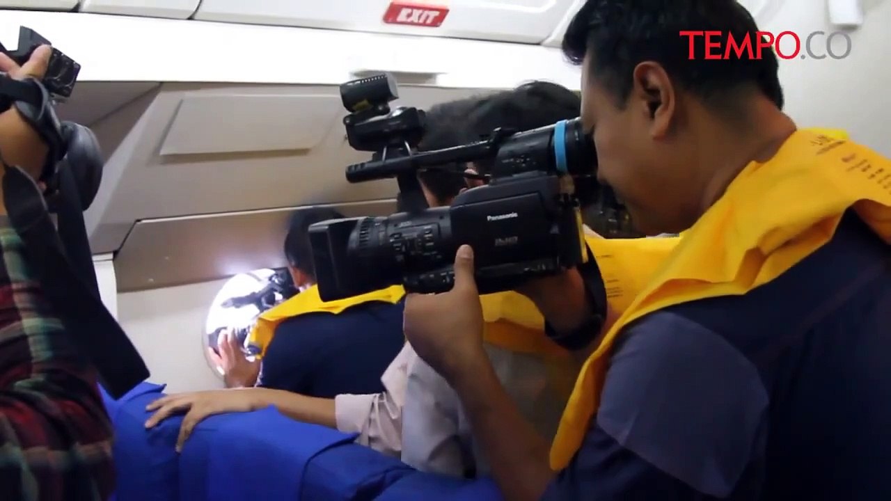 Presiden Jokowi Tinjau Serpihan Air Asia QZ8501