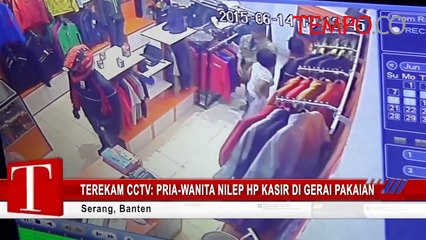 Terekam CCTV Pria Wanita Nilep HP Kasir di Gerai Pakaian