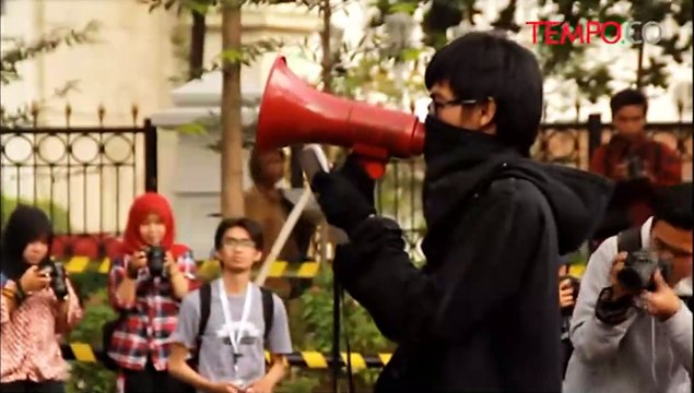 Solidaritas-Masyarakat-Bandung-Ikuti-Aksi-May-Day.flv