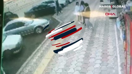 Sokak ortasında 2 kadına kabusu yaşattı: Önce taciz, sonra darp!