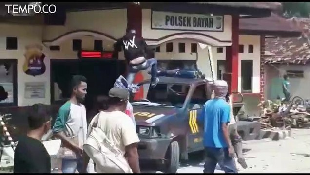 Ratusan Warga Serang Mapolsek Bayah, Ini Alasannya