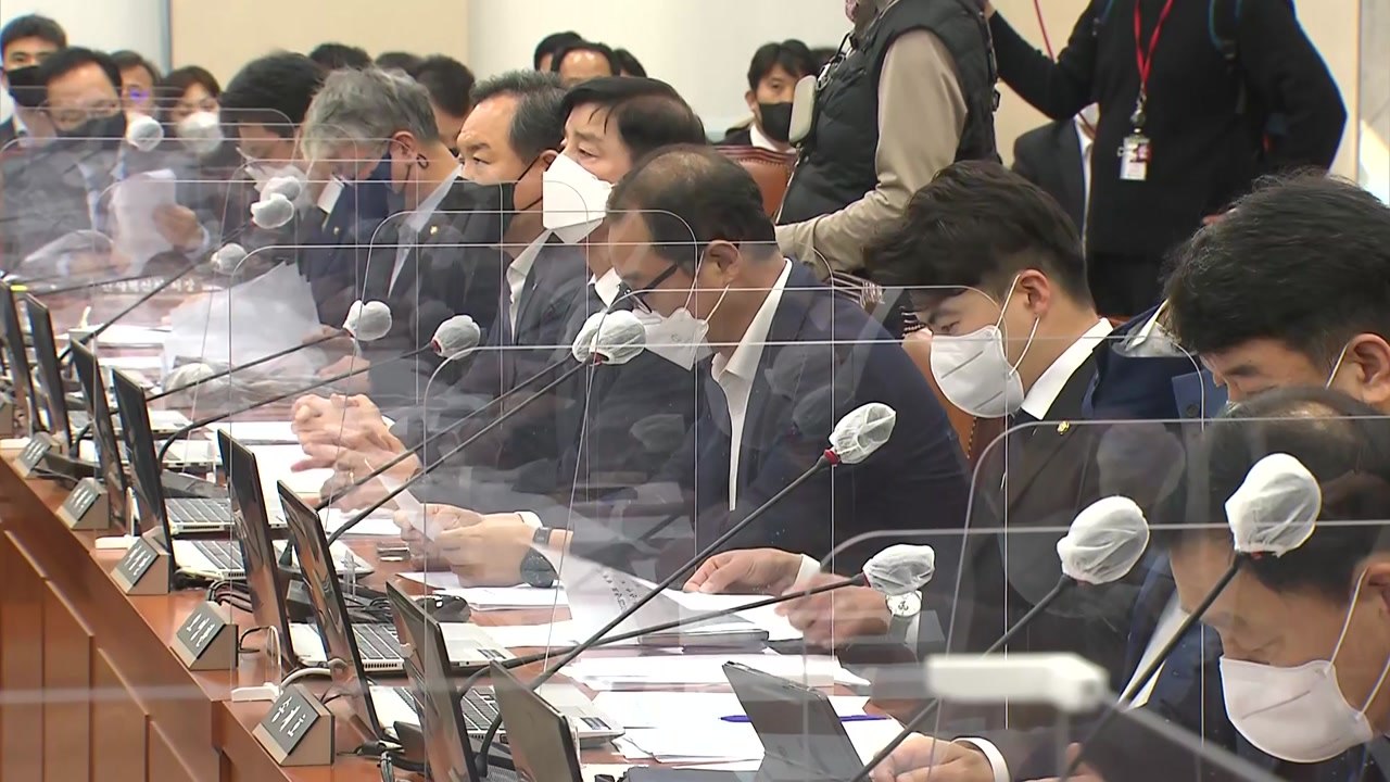 경찰국 예산 10%↓·지역화폐 5천억↑...행안위 통과 / YTN