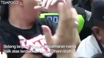 Aksi Saling Dorong Ahmad Dhani dengan Jaksa Usai Sidang