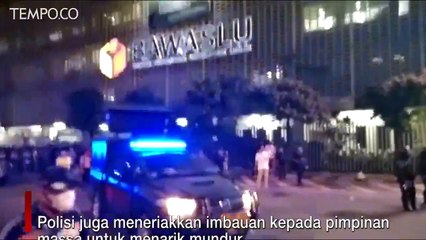 Rusuh 22 Mei, Massa dan Polisi Bentrok Lagi di Depan Bawaslu Rabu Malam