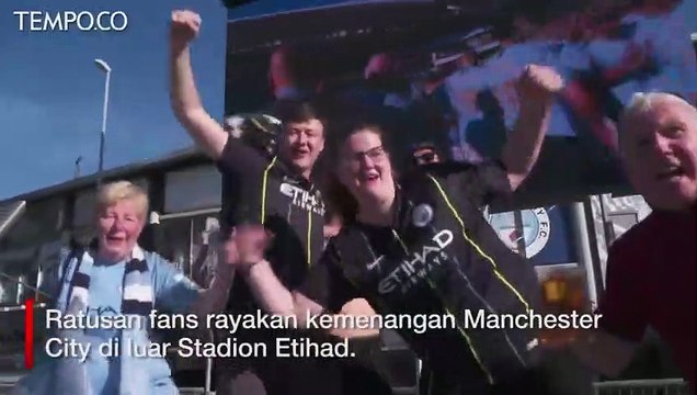 Fans Rayakan Keberhasilan Manchester City Juarai Liga Inggris