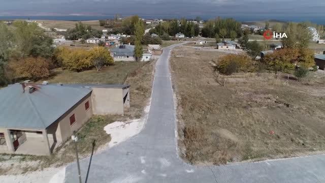 Tuşba Belediyesi'nden 13 mahalleye 160 bin metrekare kilit parke taşı