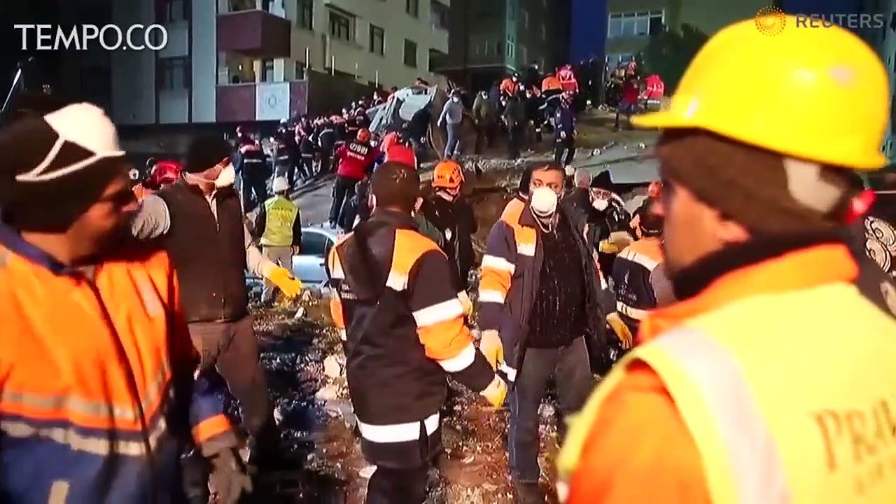 Apartemen 8 Lantai Runtuh di Turki, Sejumlah Orang Terjebak di Puing-puing