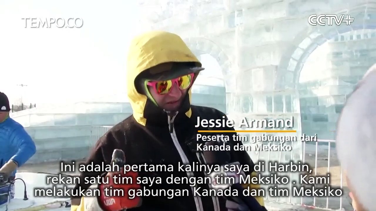 Kompetisi Patung Es Ramaikan Awal Tahun Baru