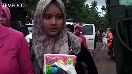 Khawatir Terjadi Tsunami Lagi, Warga Panik Selamatkan Diri