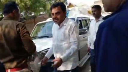 Bhind news: मंत्री ओपीएस भदोरिया के भतीजे ने पुलिस को हड़काया, दंदरौआ धाम पर हुआ विवाद