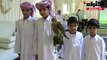 أطفال قطريون يتعلّمون الصيد بالجوارح للحفاظ على تراث أجدادهم