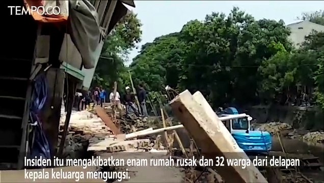 Anies Janji Perbaiki Rumah Warga yang Terdampak Tanah Amblas