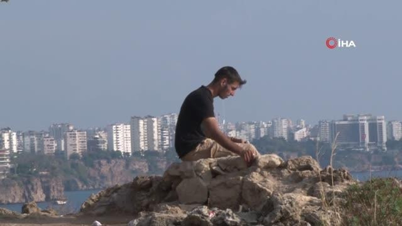 40 metrelik falezin ucunda intihar girişimini film izler gibi izlediler