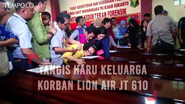 Tangis Haru Keluarga Saat Terima Jenazah Korban Lion Air JT 610