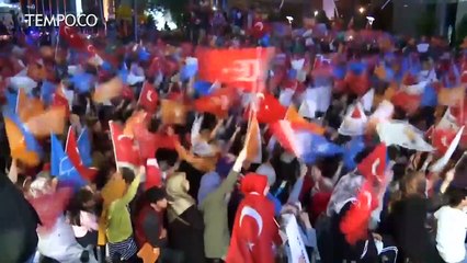 Warga Turki Rayakan Kemenangan Presiden Erdogan