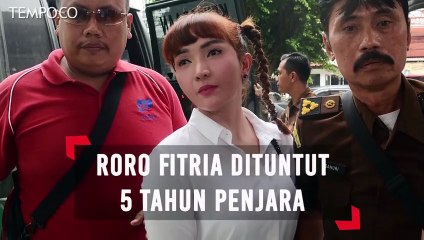 Dituntut 5 Tahun Penjara, Roro Fitria Pingsan