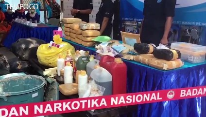 Tải video: BNN Musnahkan Berbagai Jenis Narkoba