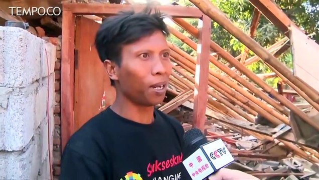 Gempa Lombok, Ayah Gali Reruntuhan Rumah Untuk Selamatkan Anaknya