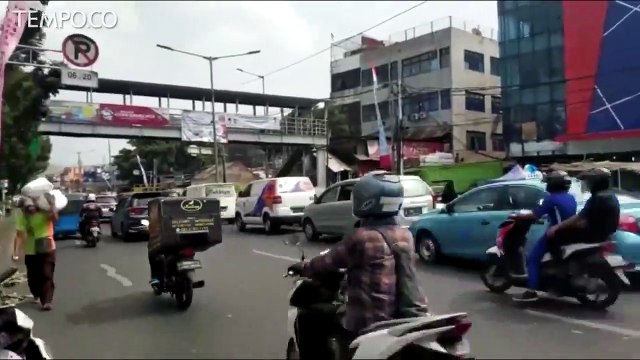 Meski Dilarang, Pedagang Hewan Kurban Tetap Berjualan di Trotoar