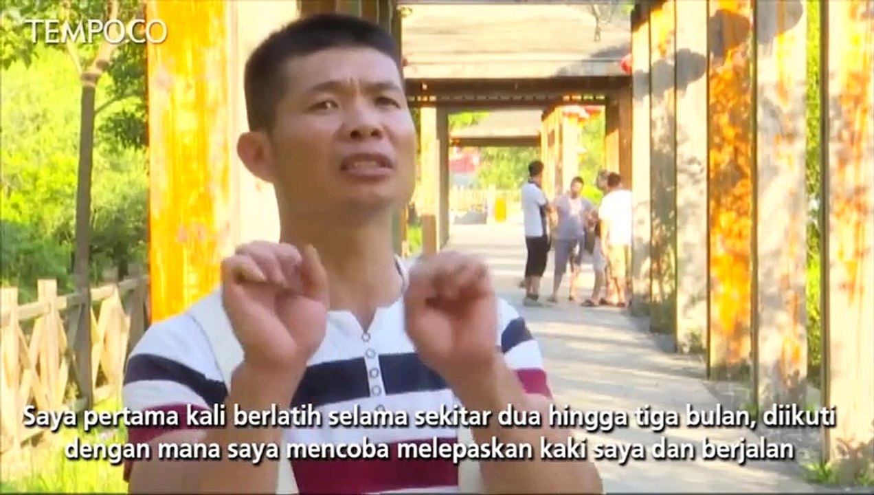 Aksi Bergelantungan di Tali Jadi Viral