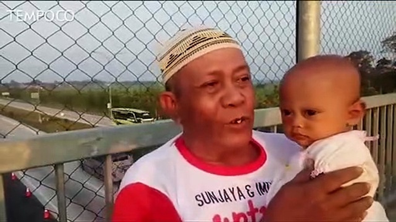 Ngabuburit Nonton Arus Mudik