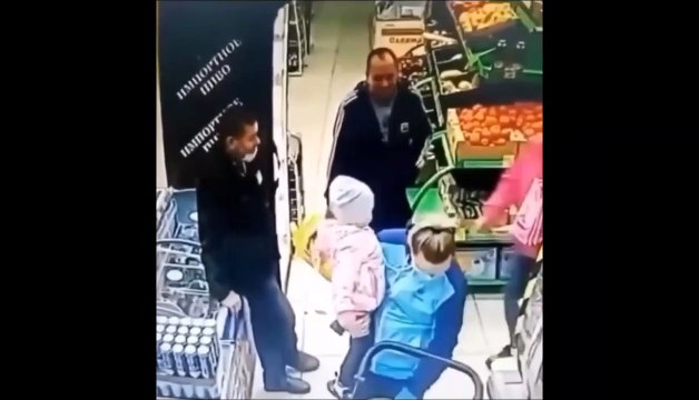 Une maman se trompe d'enfant au supermarché... oups