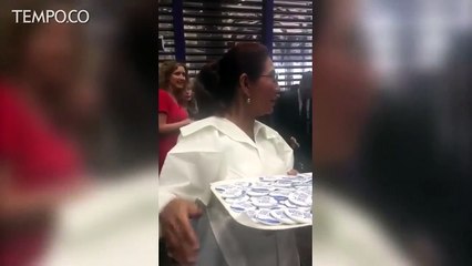 Di Markas FAO, Menteri Susi Bagikan PIN Seminar Kelautan