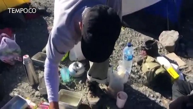 Kepanikan Pendaki Saat Letusan Freatik Gunung Merapi