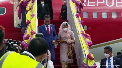 Presiden Jokowi dan Ibu Iriana Joko Widodo Tiba di Bangkok, Thailand, 17 November 2022