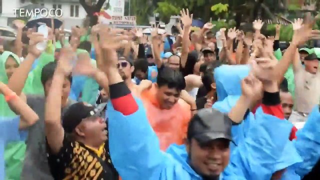 Driver Taksi Online Demo ke Istana, Pengemudi Wanita Turut Ke Garis Depan