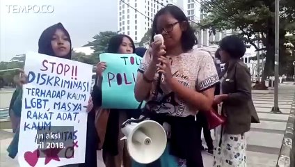 Hari Kartini, Unjuk Rasa Kritik Parade Kebaya