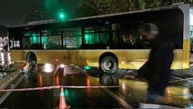 Üsküdar'da kaygan yolda kontrolden çıkan İETT otobüsü direğe çarptı