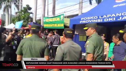 Antusiasme Warga Saat Pangdam Jaya Kunjungi Lokasi Kebakaran Taman Kota