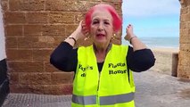 Los yayoflautas de Córdoba convierten a Rosa María Calaf en 'Yayoflauta de honor'
