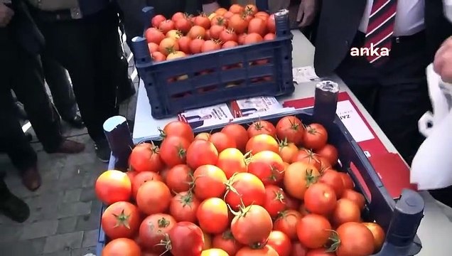 Ümit Özdağ Denizli’de 1 liraya domates sattı, polis kamerasını görünce gülümsedi: Ooo Süleyman da burada