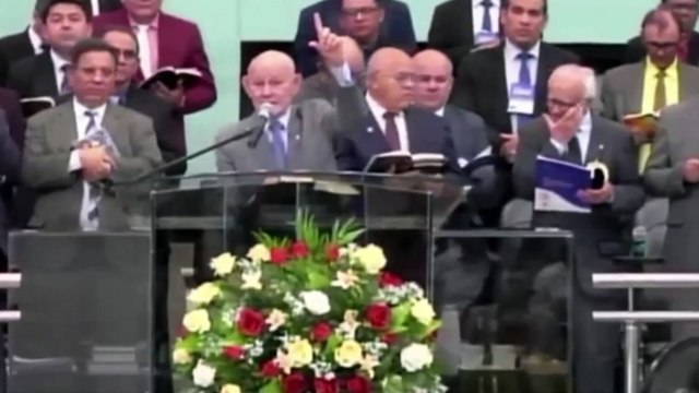 Pastor manda fiéis petistas procurarem 'igreja petista'