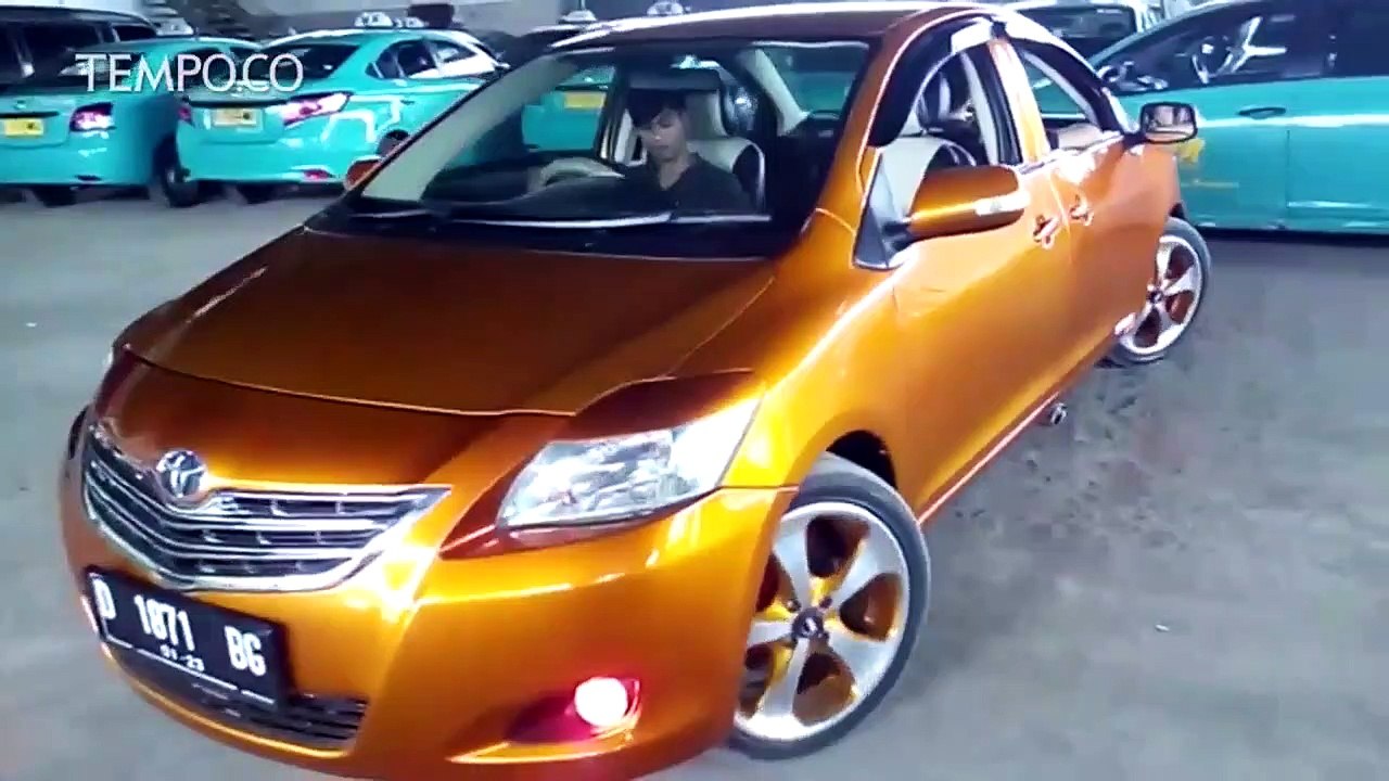 Mobil Dua Muka Bekas Taksi Berbentuk Unik, Sempat Ditilang Polisi