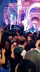 عمرو دياب يتعرض لهجوم ودفاع بعد ارتدائه الحلق