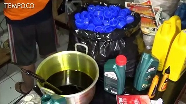 Pabrik Oli Palsu Digerebek Polisi, Produksi Ribuan Botol