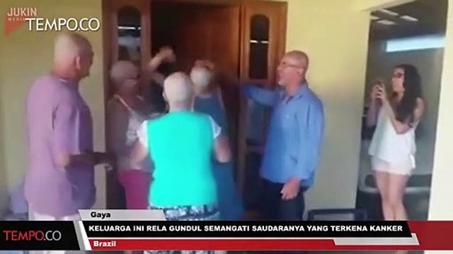 Keluarga Ini Rela Gundul Semangati Saudaranya yang Terkena Kanker
