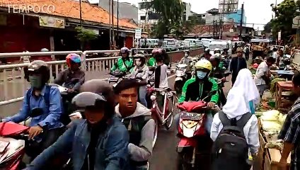 Kebahagiaan Rusli Jadi Pengatur Lalu Lintas