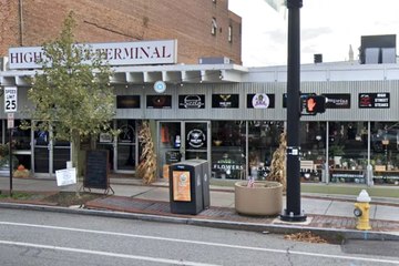 Boy Evades Potential Kidnapping by Asking Cashier to Pretend She's His Mom