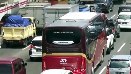 Terjebak Macet, Seorang Pemudik Melahirkan di Mobil Polisi