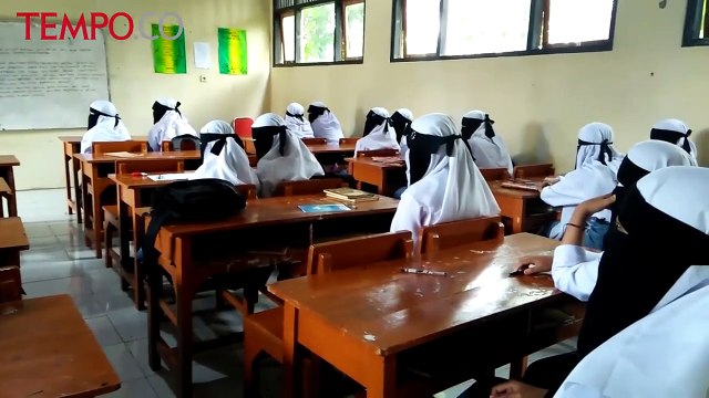 Siswi SMK di Tegal Ini Wajib Pakai Cadar, Ini Alasannya