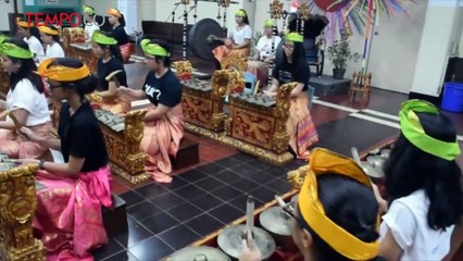 Kunjungi Sekolah Khusus Putri, Djarot Merasa di Antara Bidadari