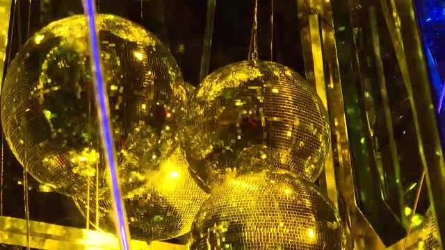 À Brooklyn, le jardin botanique ouvre la saison des fêtes avec des œuvres d'art lumineuses