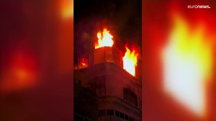وفاة 21 فلسطينياً جراء اندلاع حريق في مبنى سكني شمال قطاغ غزة