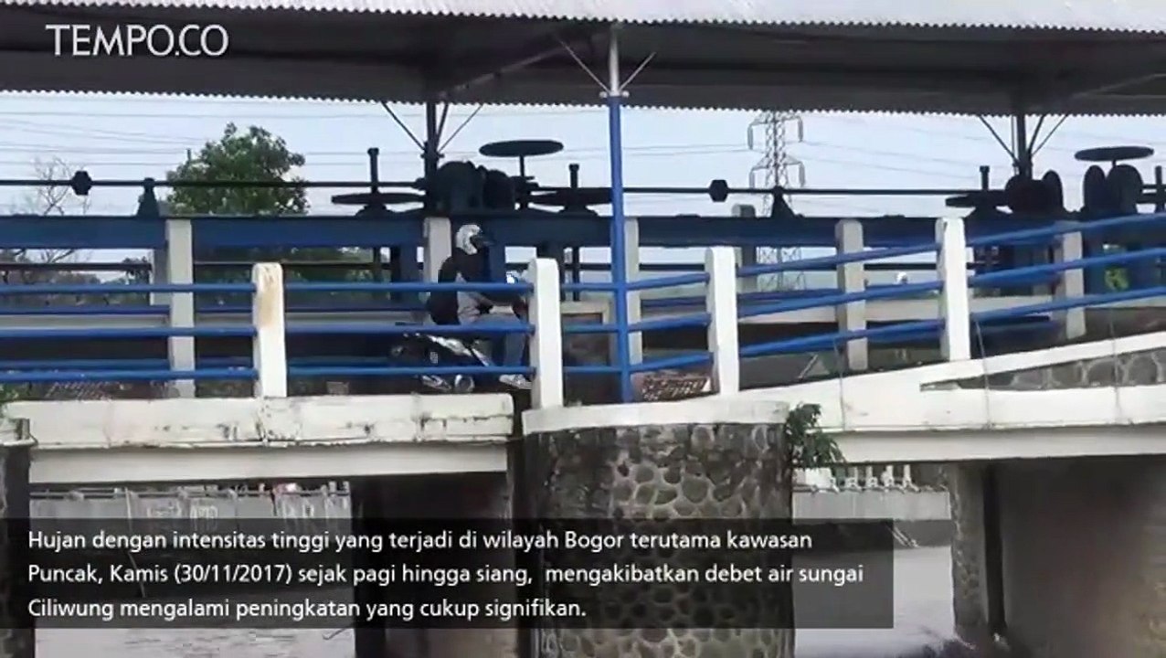 Bendung Katulampa yang dikabarkan jebol, hanya berstatus siaga IV pada Kamis sore